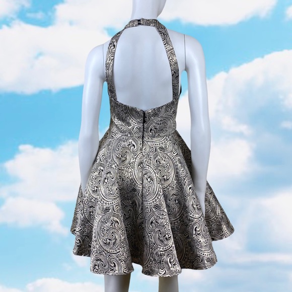 BEBE Mini Party Dress Halter Paisley Scroll Metallic Champagne Black Size 8 Y2K - Picture 4 of 15